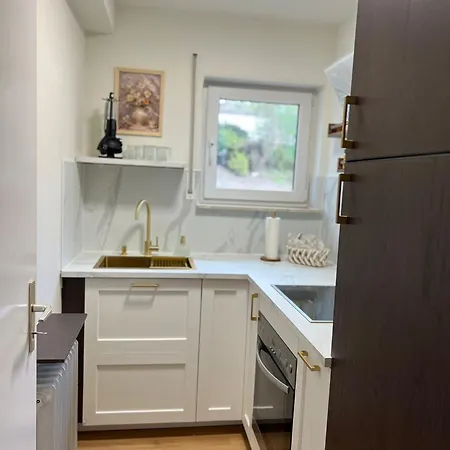 Einzelzimmer 1 In Schoener In Ruhiger Lage *