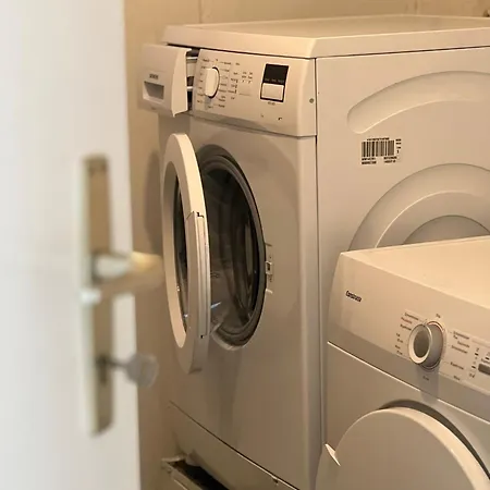 Einzelzimmer 1 In Schoener In Ruhiger Lage *